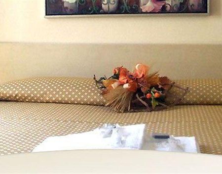 Hotel Santa Lucia Кашина Екстериор снимка