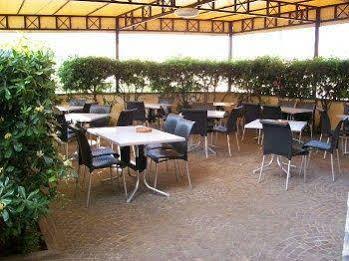 Hotel Santa Lucia Кашина Екстериор снимка