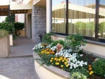 Hotel Santa Lucia Кашина Екстериор снимка